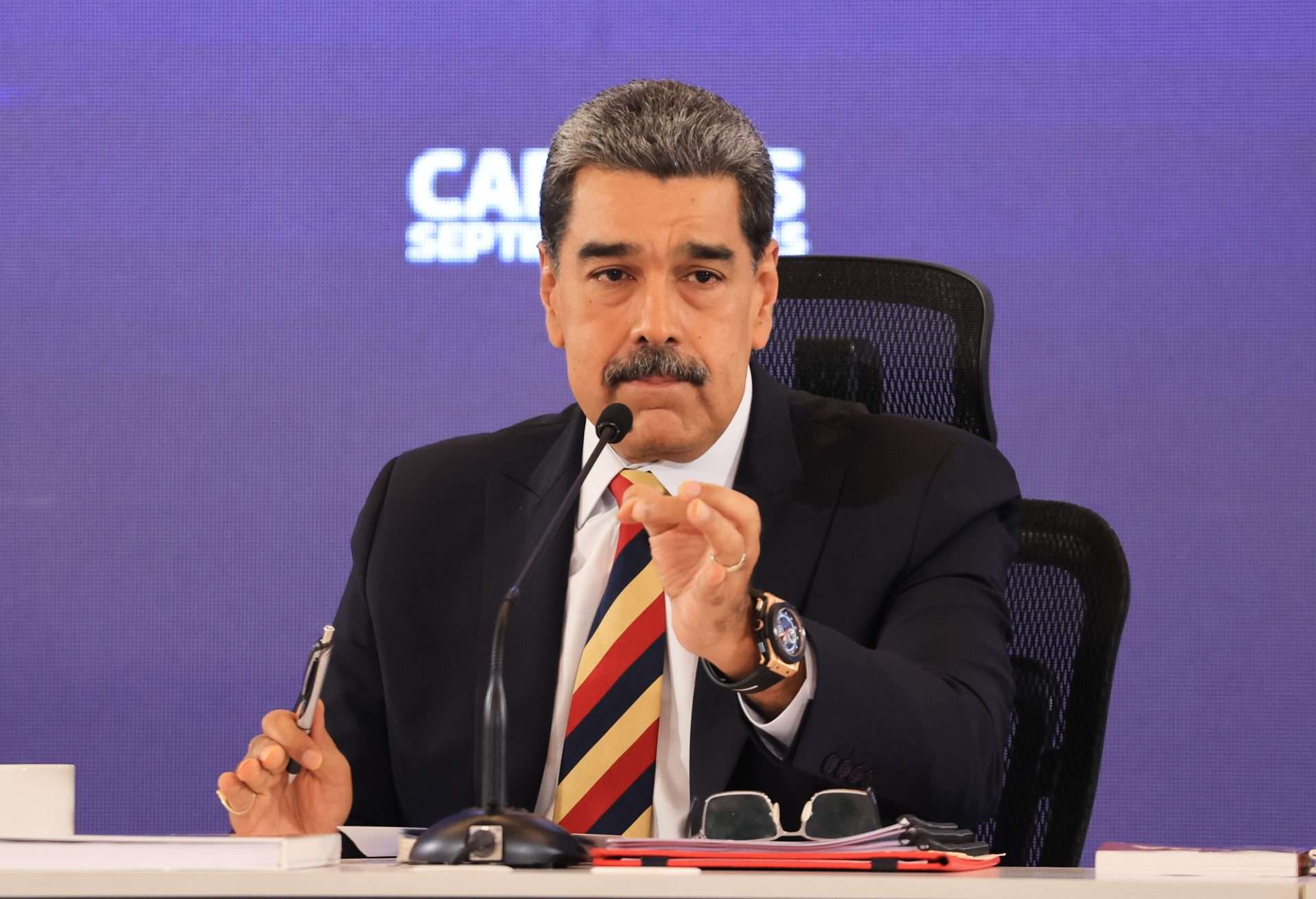 Maduro: Petroleras pueden operar “con o sin licencia”