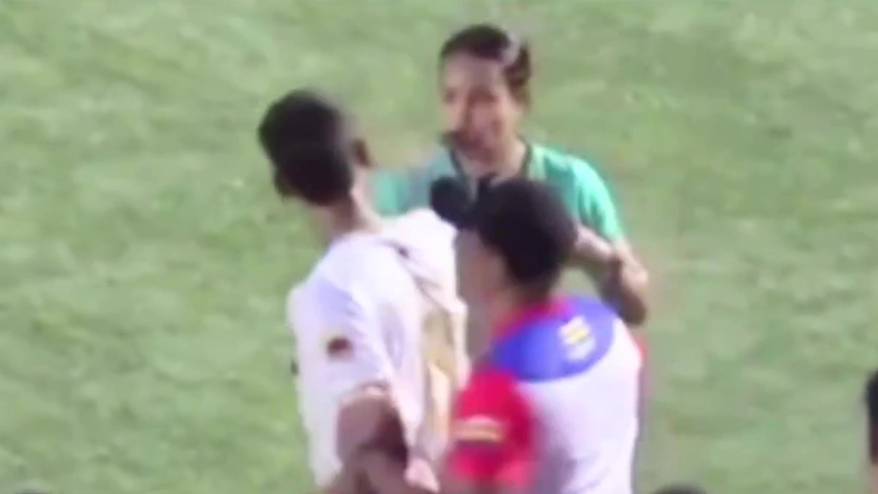 Escándalo en la 1C: Árbitra fue agredida con una cachetada en pleno partido