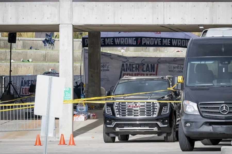El FBI publica dos fotos del sospechoso de asesinar de Charlie Kirk, a quien intentan capturar