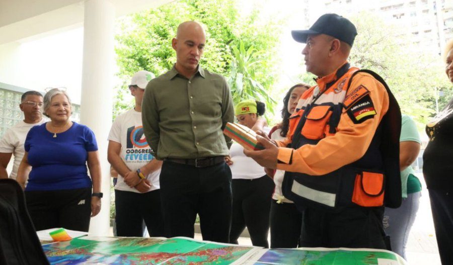 Anuncian que escuelas y liceos conformarán comités de riesgo para prevención de eventos naturales
