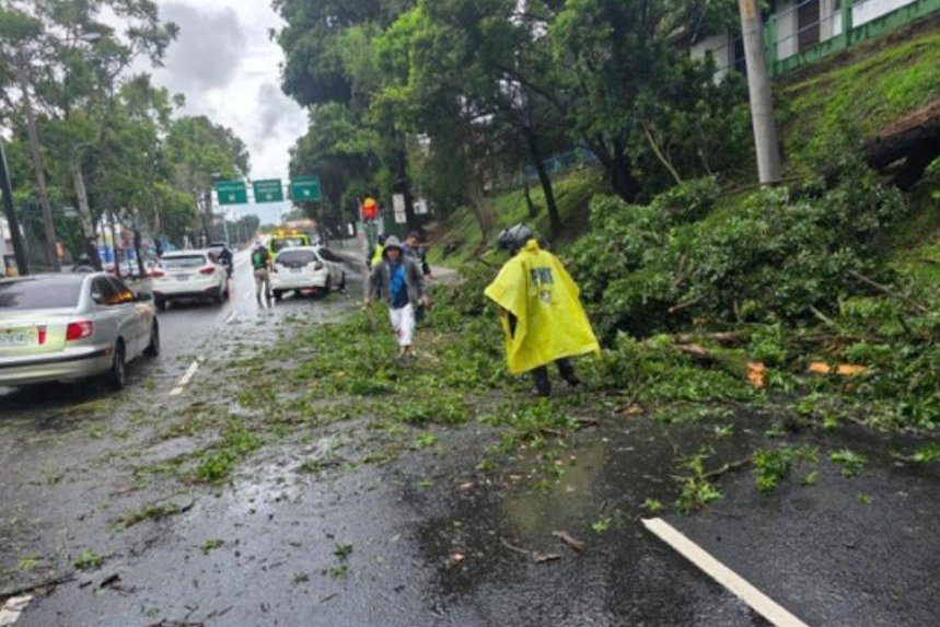Fuertes lluvias causan estragos en Caracas este martes #16Sept