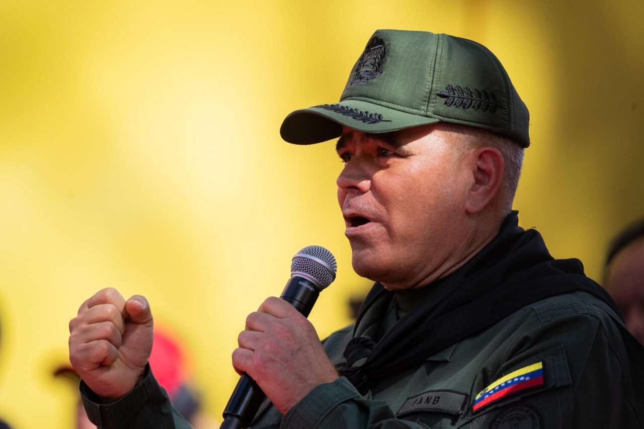 Padrino López denuncia que EE UU realiza vuelos de "inteligencia" contra Venezuela