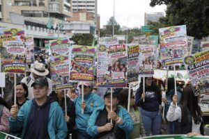 Masiva jornada de protestas: Decenas de miles se movilizan en las principales ciudades contra el Gobierno de De la Espriella