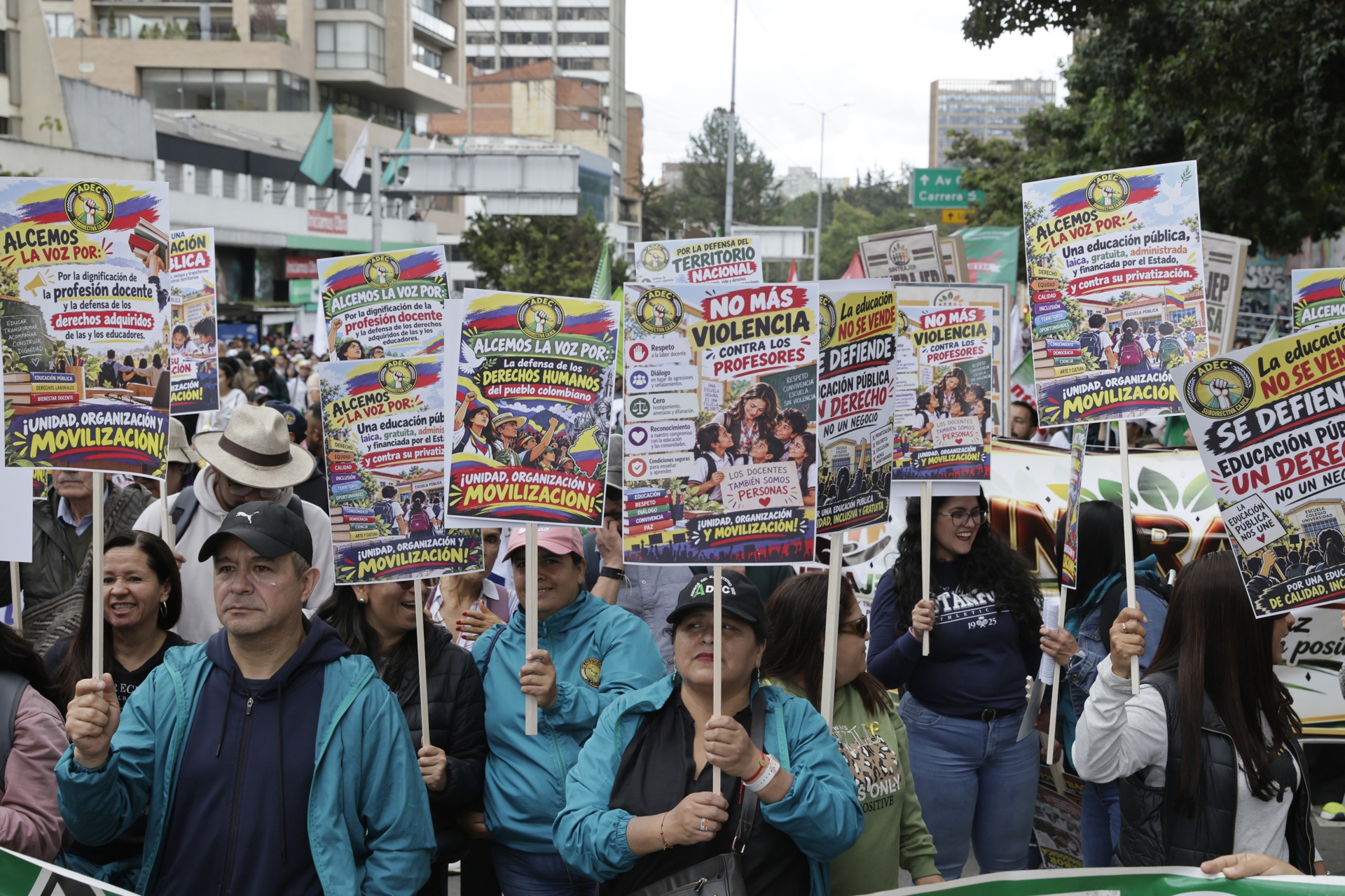 Masiva jornada de protestas: Decenas de miles se movilizan en las principales ciudades contra el Gobierno de De la Espriella